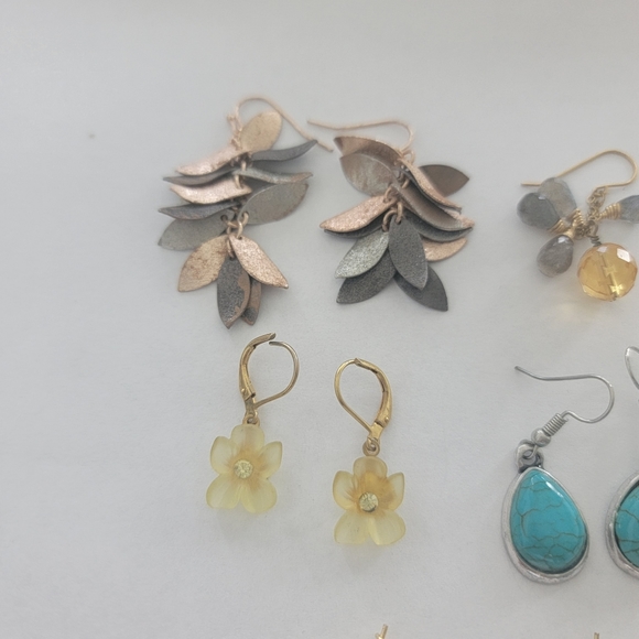 Bundle of 8 sets of dangle earrings - Picture 3 of 5